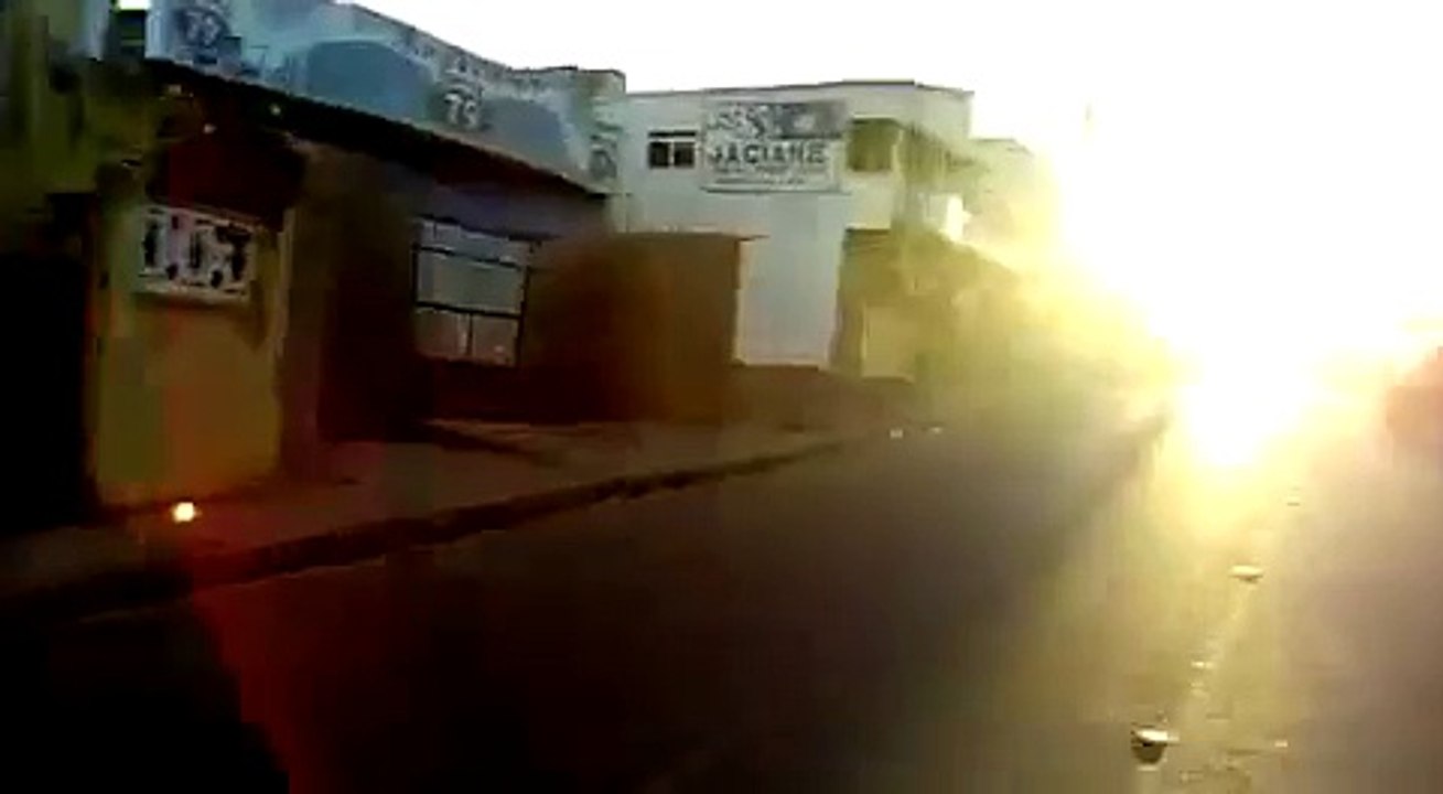 Mulher corre nua em avenida de Palmeira dos Índios, AL