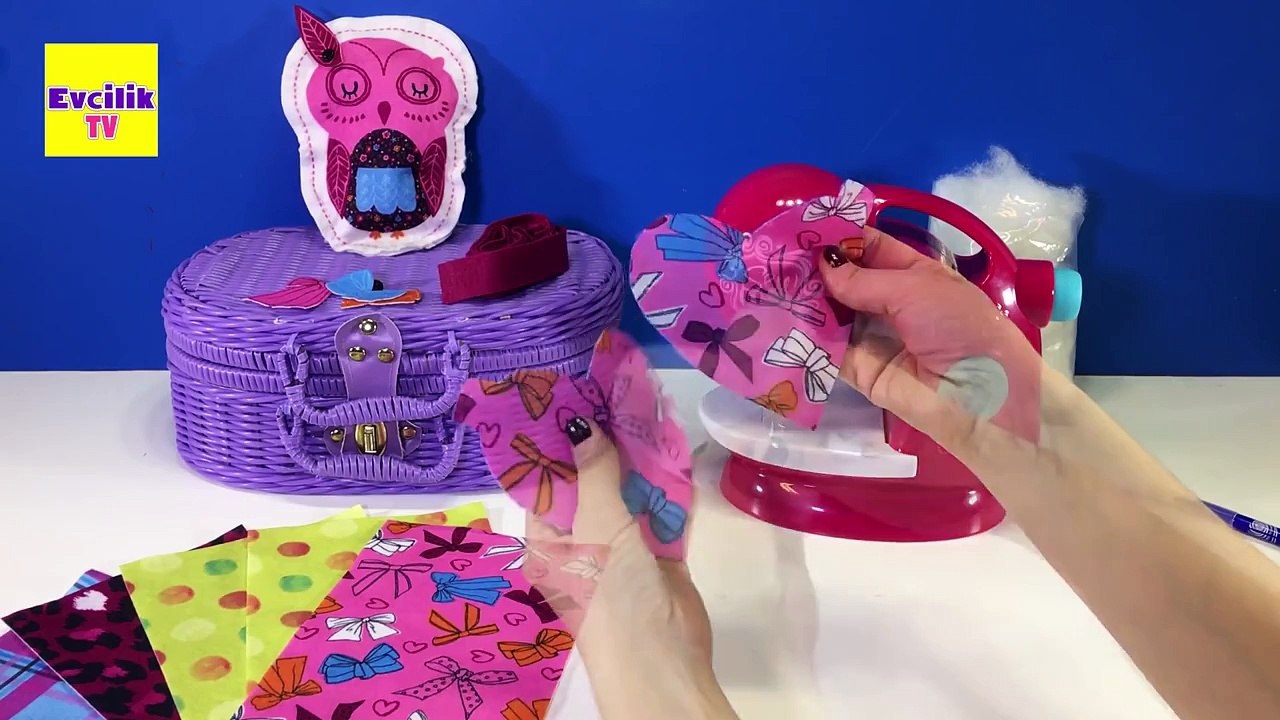 Sew Cool Dikiş Makinesiyle Dikiş Dikiyoruz | Barbie | Evcilik Kendin Yap ⓋⒾⒹéⓄ