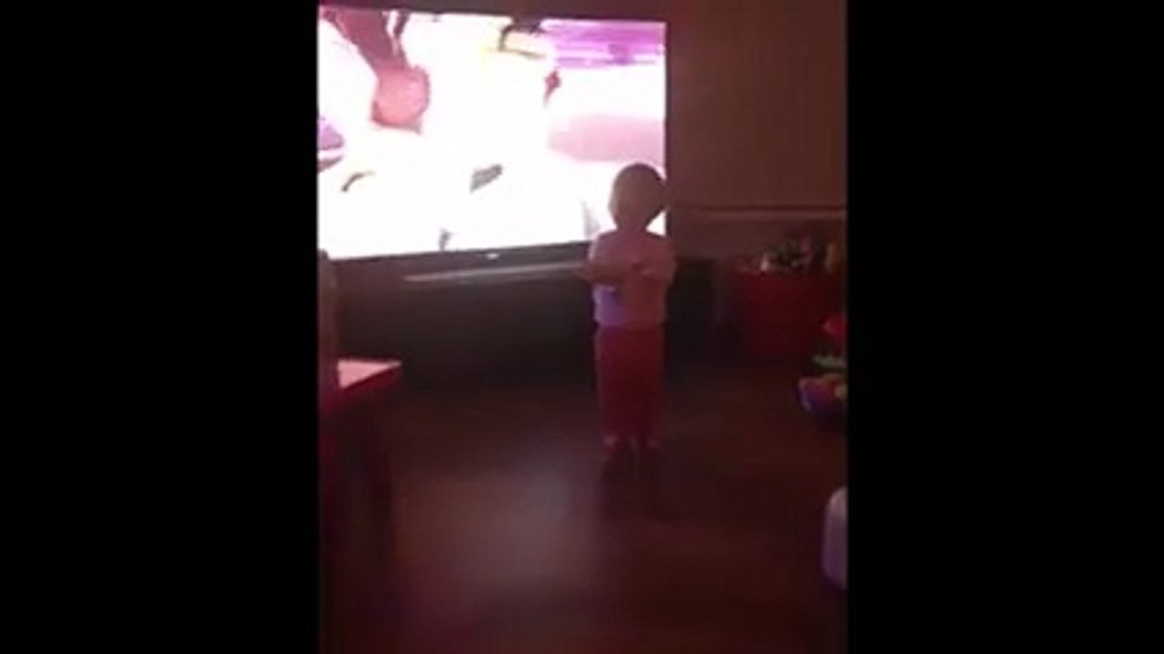 Ailesi Bir Hayalet Tarafından İtildiğini İddia Ediyor.. Yok
