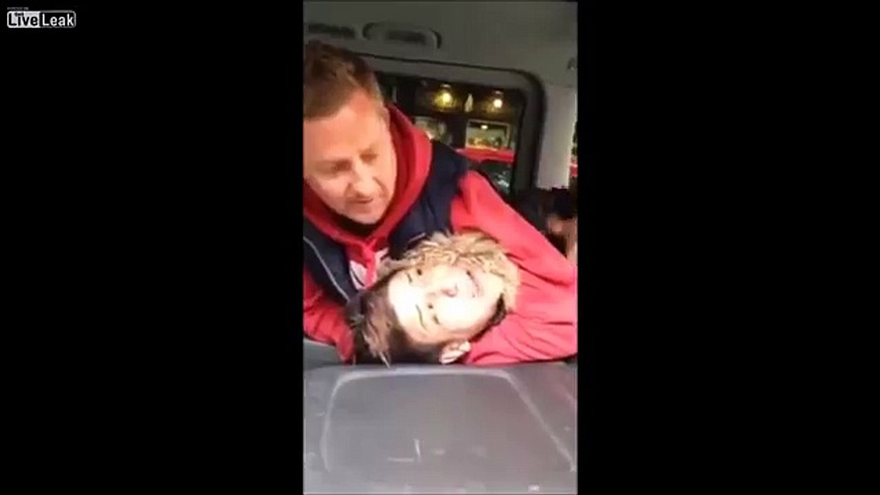 German bus driver grabs Muslim --refugee-- in headlock after attempted theft