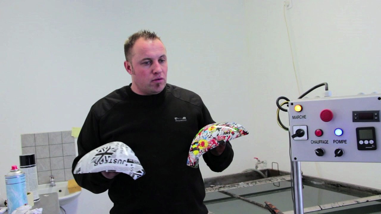 Ludovic Yahiaoui fait une démonstration d'hydrodipping
