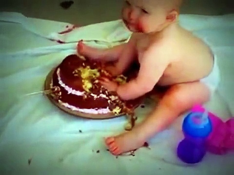 First Birthday Cake - Funny baby videos,cute baby