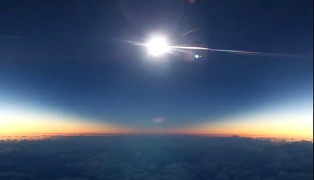 Les images impressionnantes d'une éclipse totale vue du ciel