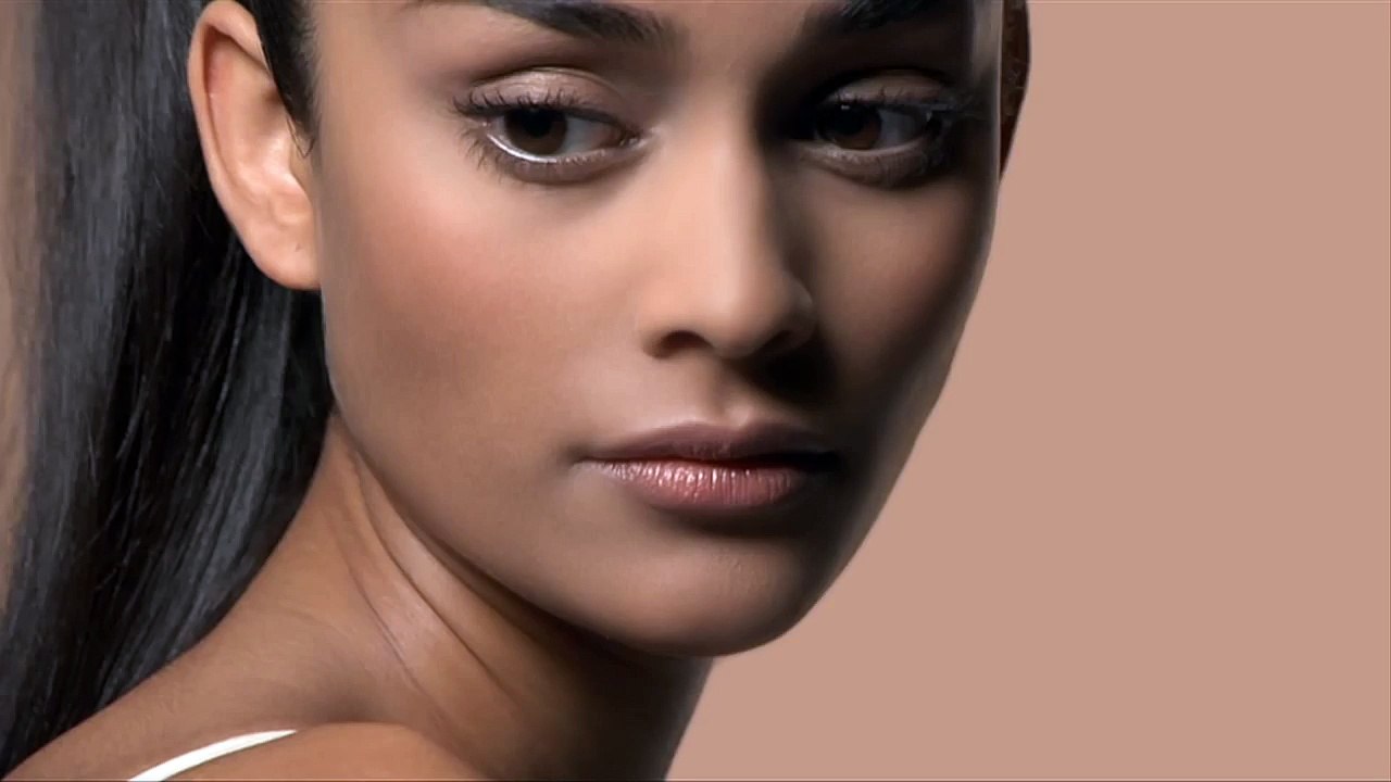 Perfection Lumiere A Model of Perfection - CHANEL Makeup