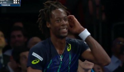 Quand Gaël Monfils essaie de marquer un point de la tête!
