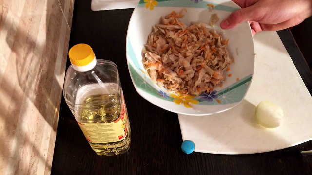 Салат из квашеной капусты. С капусткой вкусненько!