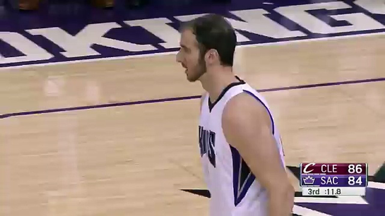 Kyrie Irving Beats the 3rd Qtr Buzzer - Cavaliers vs Kings - March 9, 2016 - NBA 2015-16 Season