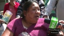 Disabled Bolivians suspend from bridge in benefit protest