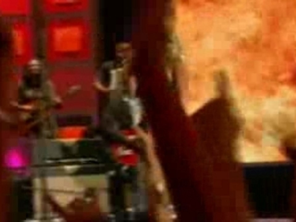 Shakira La Tortura Live at 2005 MTV