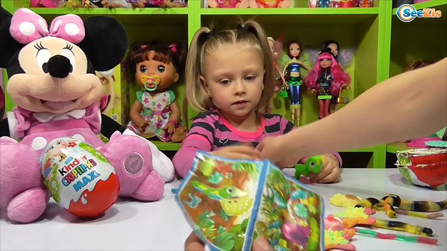 ✔ Минни Маус. Игрушки для детей. Ярослава открывает Киндер Сюрпризы. Видео для девочек ✔