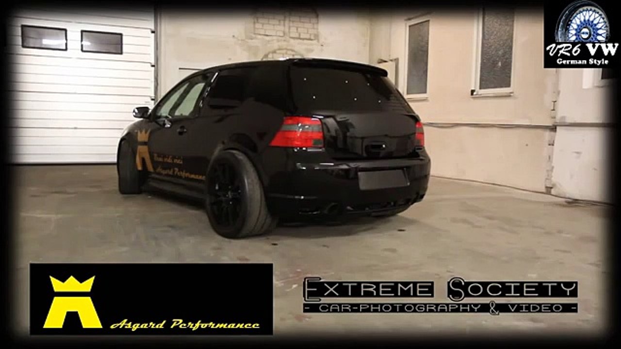 Sim isto é um  Golf MkIV com um V10 Lamborghini biturbo de 1.500 cv na "mala"!