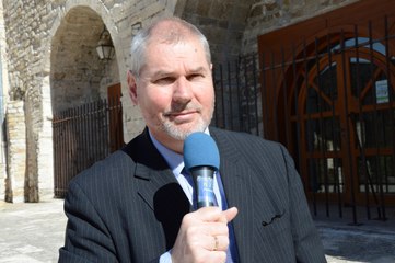 Le Castellet-Village Mars 2016 - Visite & Interview Andy Klom - 720p