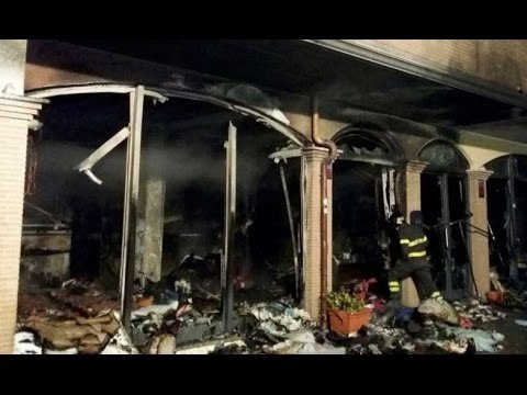 Fiumicino (RM) - Incendio distrugge lavanderia, evacuata palazzina (10.03.16)