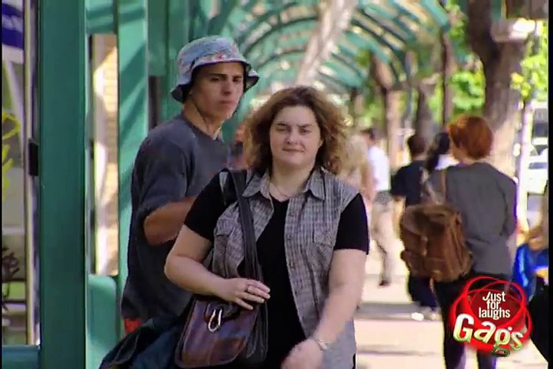 Worm On Shoulder Prank