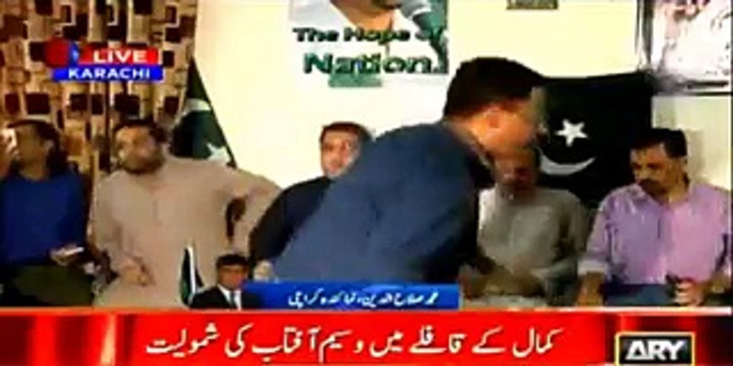 Breaking News MQM Two more Wicket gone Down as Waseem Aftab & Iftikhar Alam Join Mustafa Kamal