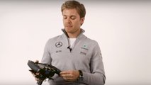 Nico Rosberg nos enseña el volante de su F1