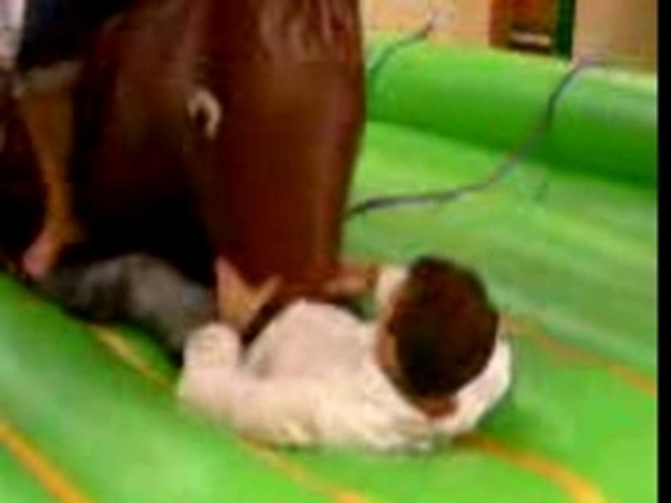 delire entre pote sur un bouricot gonflabe