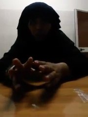 هذا الفيديو الثاني للتونسية وحيده بنت مختار شاكو تحكي بتفاصيل شنوا ساير معها و الجرذان