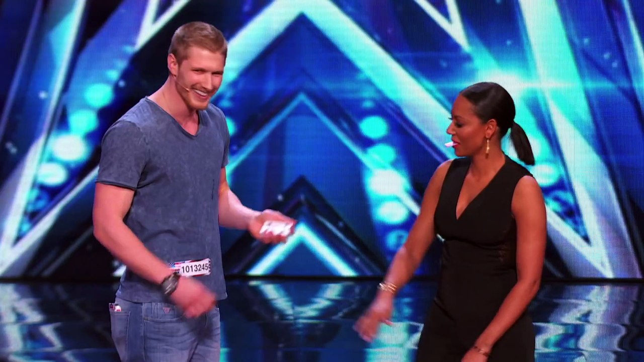 Un magicien laisse les juges bouche bée!