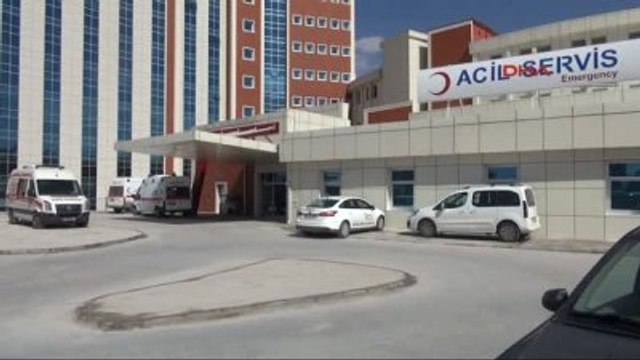 Sivas - Okul Servisi, Cezaevi Servis Aracıyla Çarpıştı: 13 Yaralı