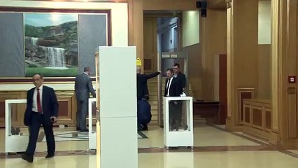 Rexhep Selimi Kercenon Policin Ne Kuvend VIDEO HD