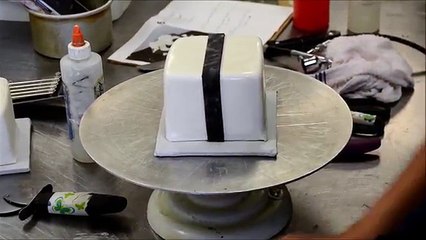 How to decorate a square cake into gift box - Christmas Cake Idea