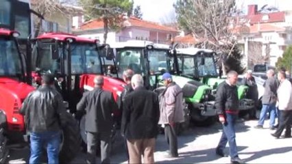 Sandıklı'da Çiftçilere Traktör Kullanma Eğitimi