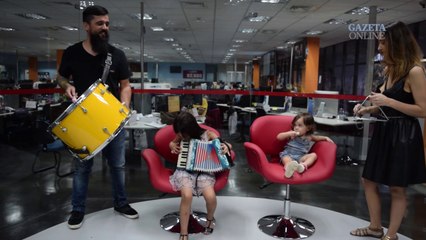 Banda de forró "Eu tu ela" com elas faz visita à redação multimídia da Rede Gazeta