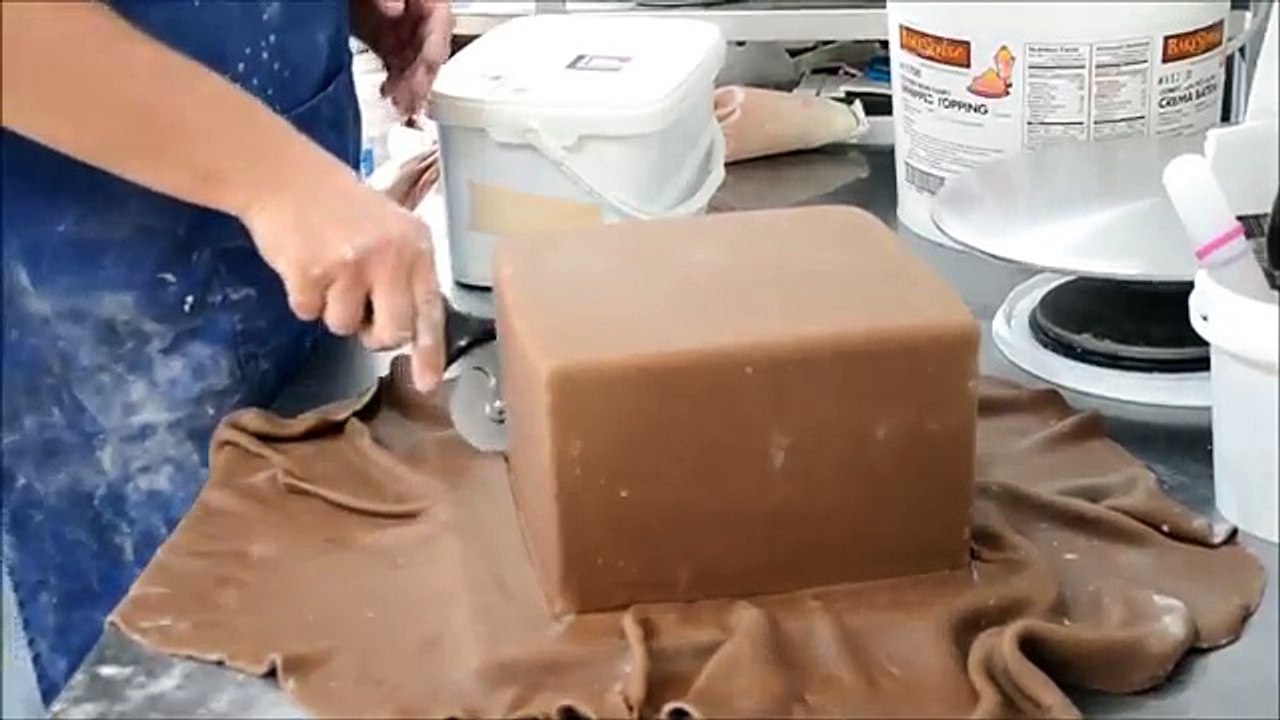 How to make Louis Vuitton Cake