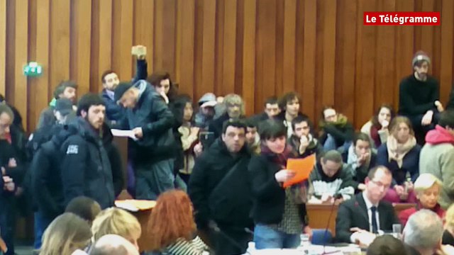 Brest. Les CASSS-paPIERs s'invitent au conseil municipal