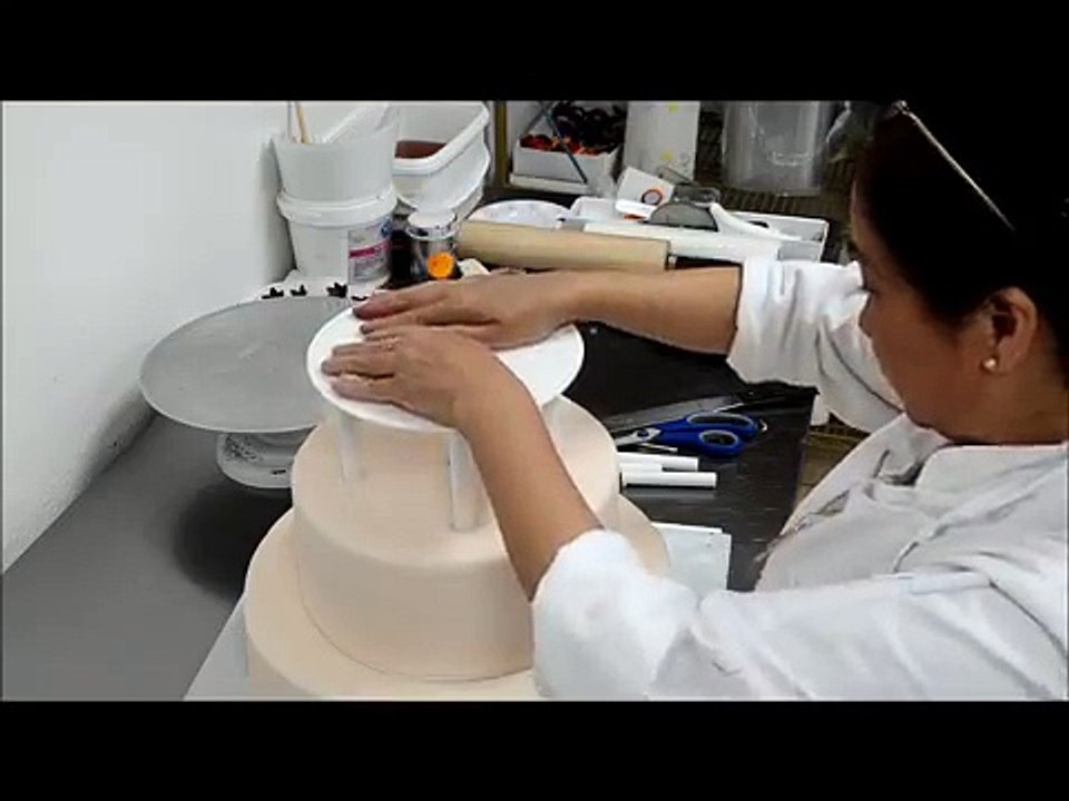 How to stack a cake - Cake Support Technic