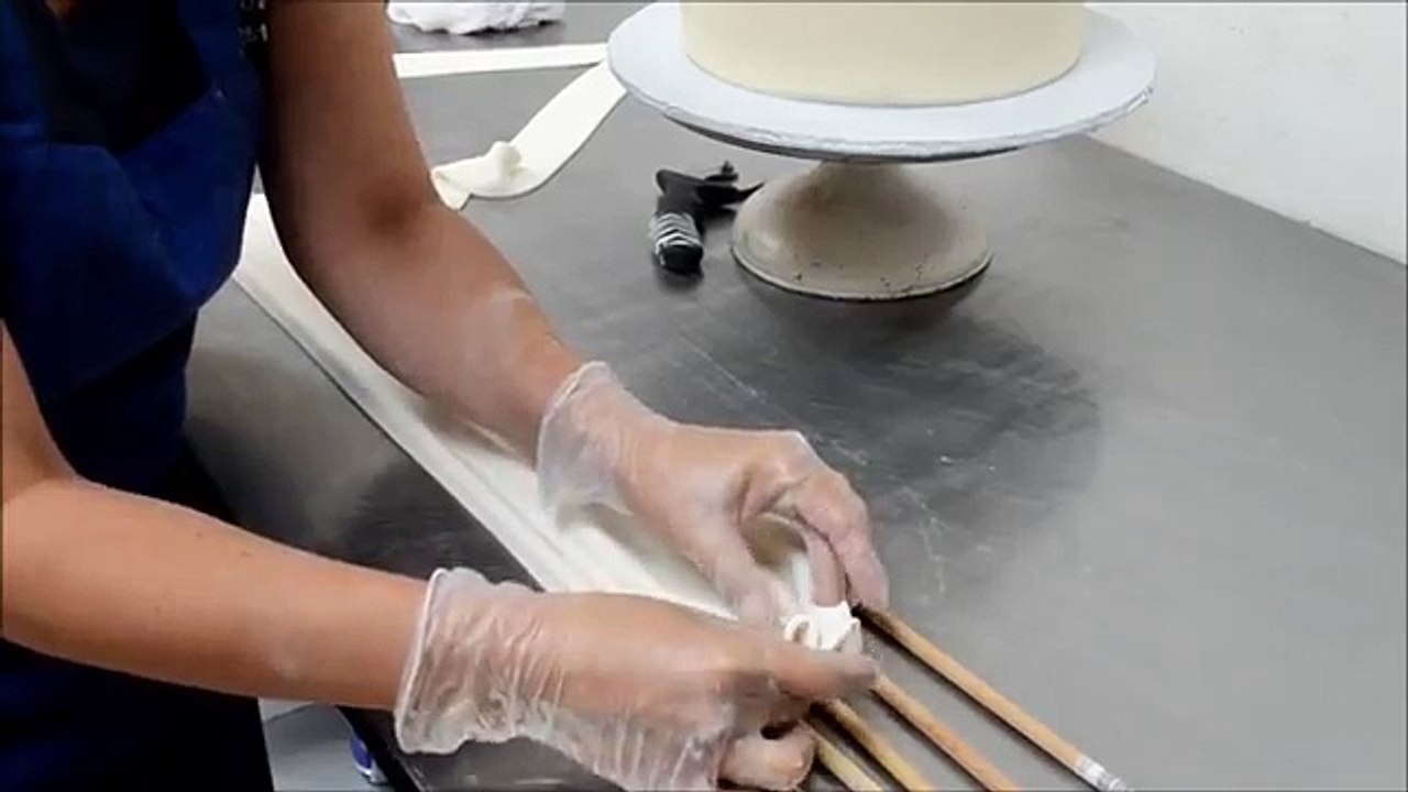 Make Drapes For Wedding cake