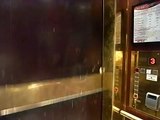 Elevator without inner door! / 内扉のないエレベータ