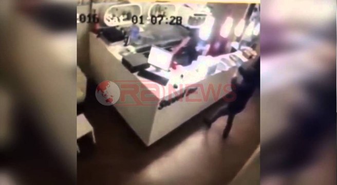 Tiranë, kryenin vjedhje duke kërcënuar me armë, arrestohen 7 të rinj- Ora News- Lajmi i fundit-