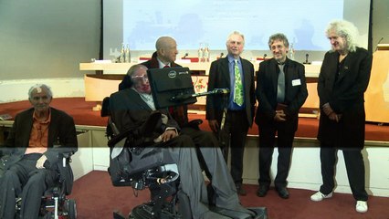 Stephen Hawking pede que britânicos fiquem na UE