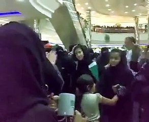Saudi Girls Dancing in Rashid Mall (Dammam) on Independence Day !