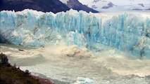 Huge chunks of Argentinian glacier collapse on camera