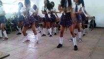 Colegialas peladitas bailando