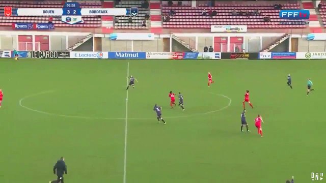 une bagarre eclate entre joueuses de foot pendant un match