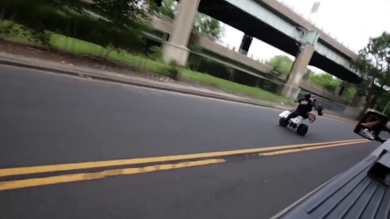 Il se fait ejecté lors d'un choc en quad contre une voiture