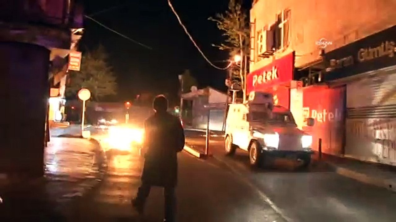 Polislerden molotof atan eylemcilere: Geri zekalı nereye atıyorsun