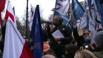 Poles rally against the government in court reform battle