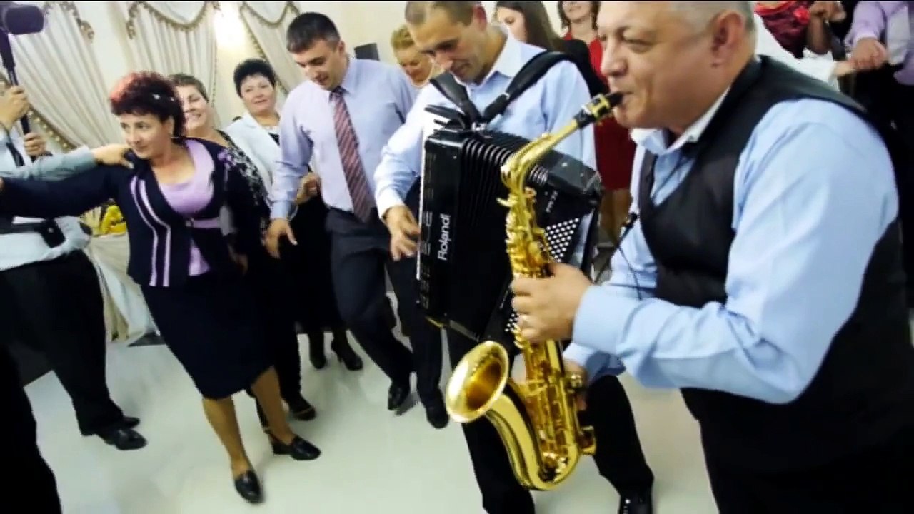 Formatie Nunta Bacau Sarba Saxofon si Acordeon la nunta in Bacau - video  Dailymotion