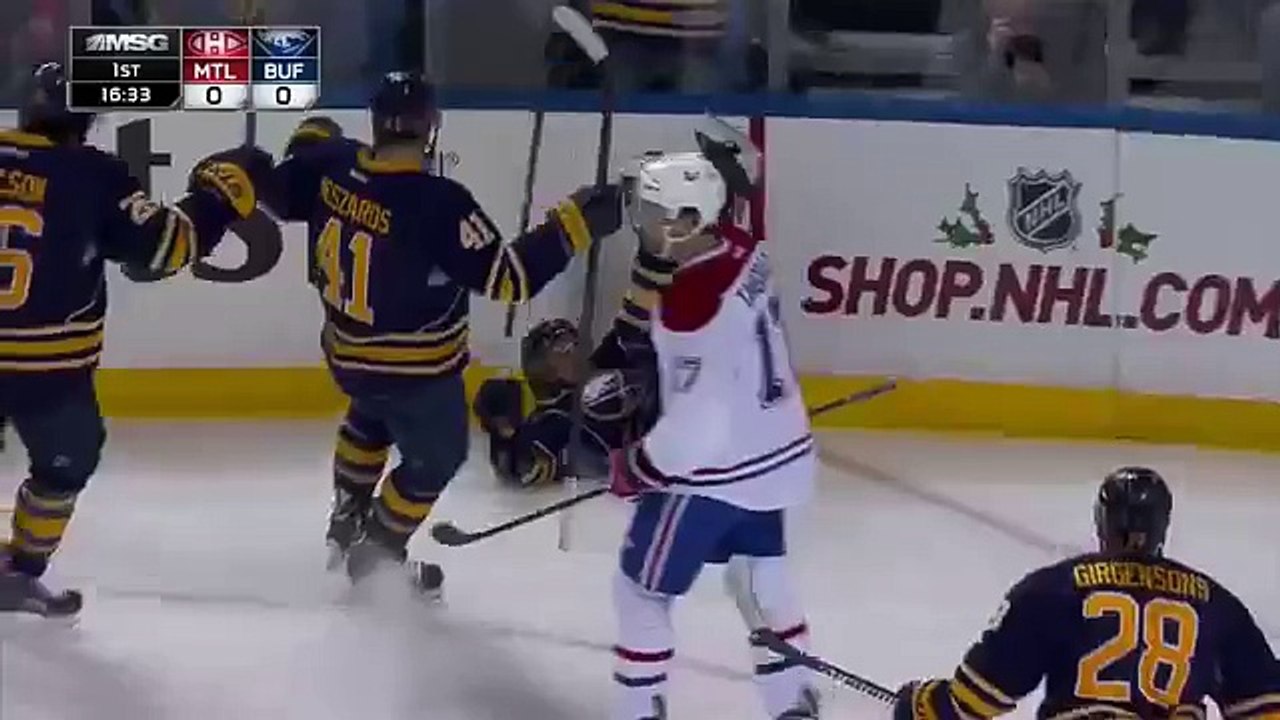 Ennis scores on an amazing no-look backhand shot