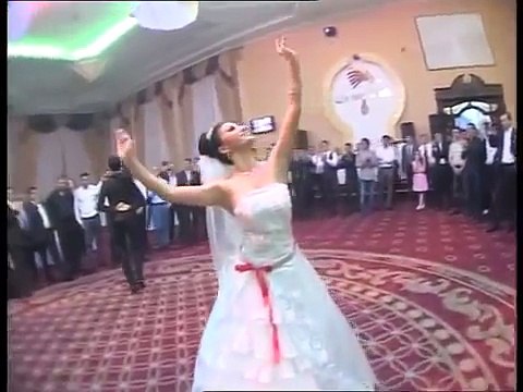 Танец жениха и невесты на Азербайджанской свадьбе))