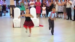 Best dance by little cute girl very funny