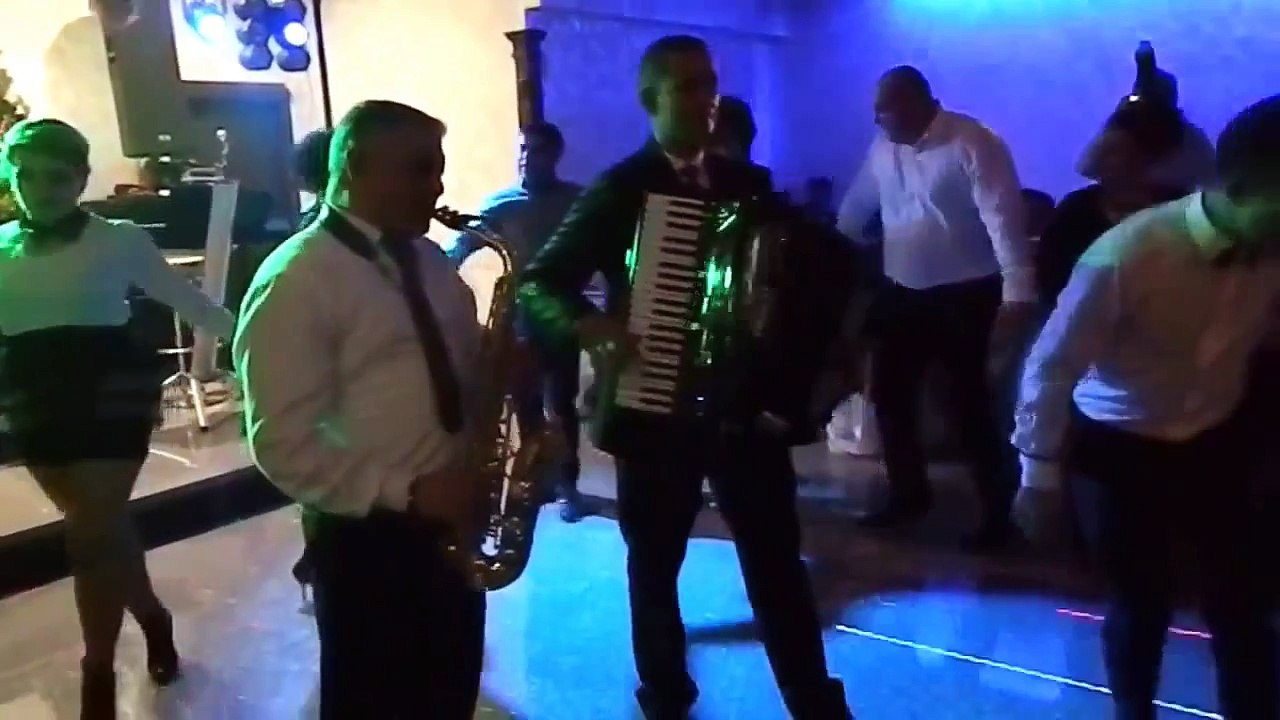Formatie Nunta Bacau Super sarba instrumentala Saxofon si Acordeon Revelion 2015 Onesti Ba