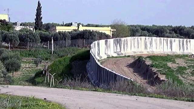 Турция отгораживается стеной от Сирии