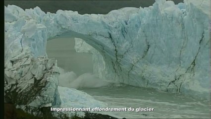 Impressionnant effondrement du glacier