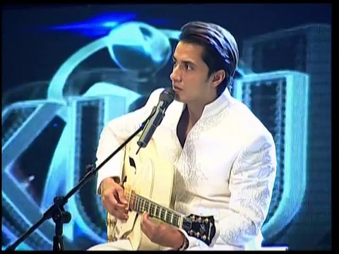 Mujhe Tum Nazar Sai - Ali Zafar, tribute to Mehdi Hassan at LSA 2012